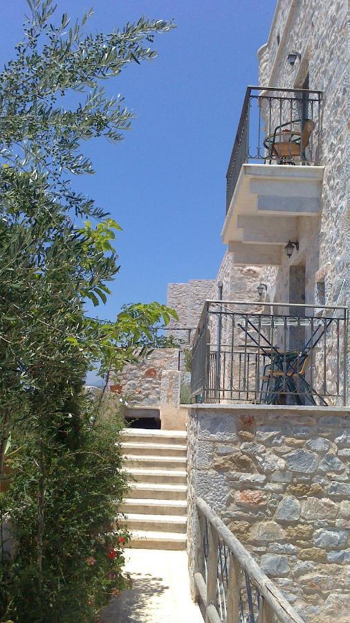 Готель Mani Stone Towers Kotronion  Екстер'єр фото